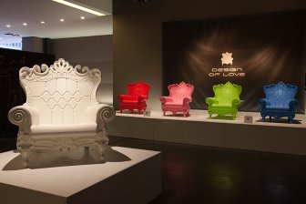 Кресло пластиковое Queen Of Love Pop