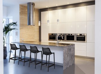Стул пластиковый полубарный Siesta Contract Air Bar 65 черный