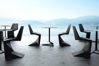 Стул пластиковый Vondom Voxel Basic черный