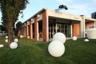 Светильник пластиковый Шар 60