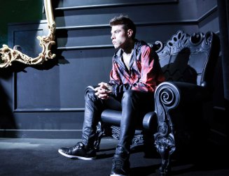 Кресло пластиковое Queen Of Love Pop