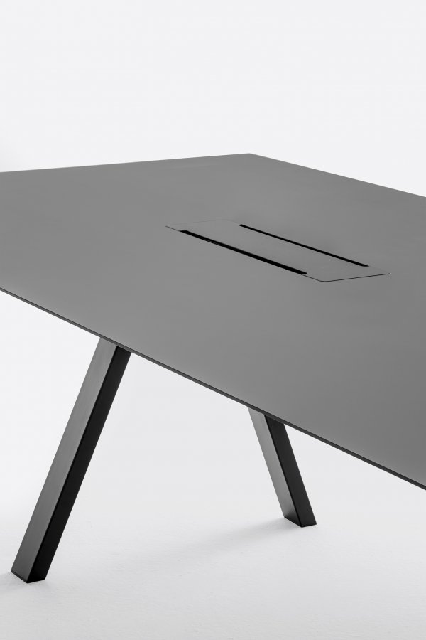 Стол с каналом для протяжки проводов Arki-Table CCO Fenix