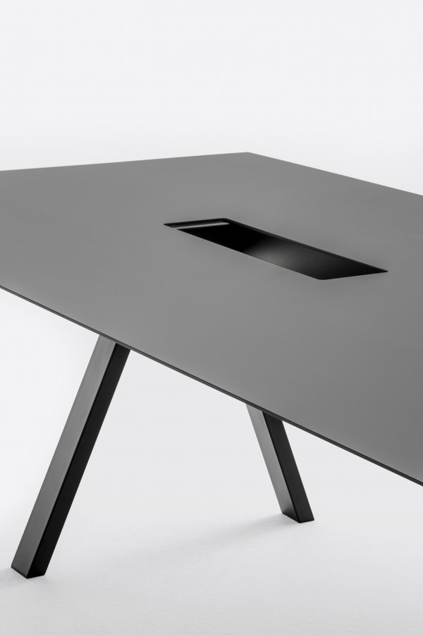 Стол с каналом для протяжки проводов Arki-Table CCO Fenix