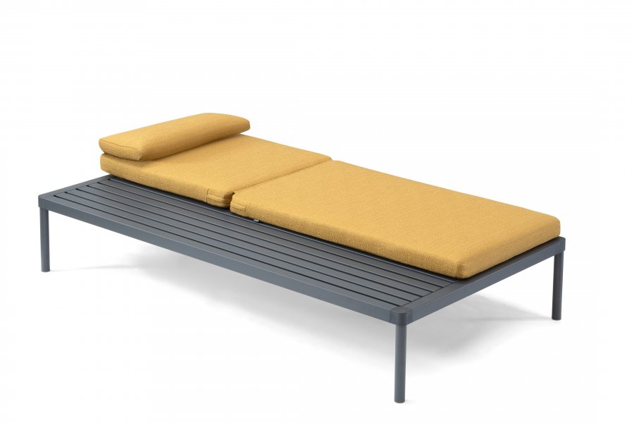 Лежак металлический с матрасом и столиком Etesian Coast DX