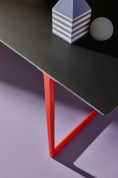 Стол с каналом для протяжки проводов Toa Desk CDX