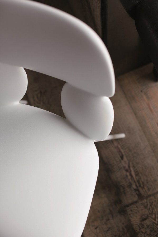 Стул пластиковый Chairs & More Nube S