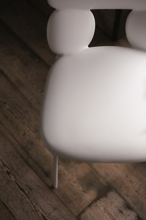 Стул пластиковый Chairs & More Nube S