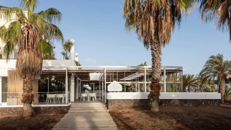 Кресло пластиковое Vondom Africa Basic белый