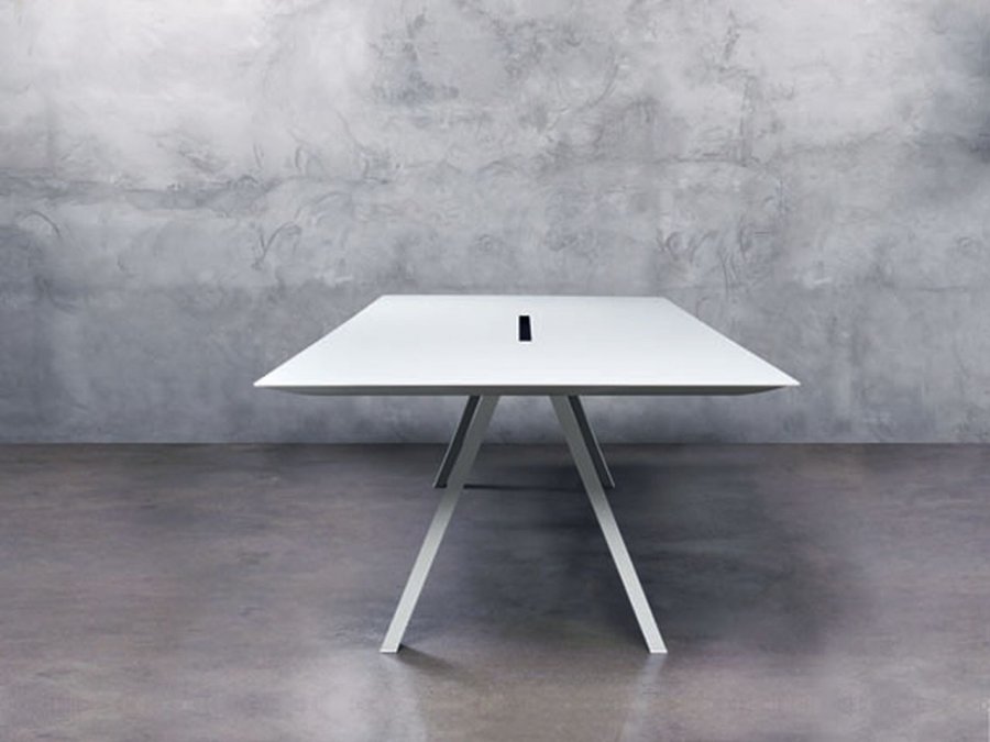 Стол с каналом для протяжки проводов Arki-Table CC Compact