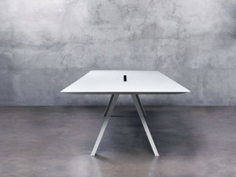 Стол с каналом для протяжки проводов Arki-Table CC Compact