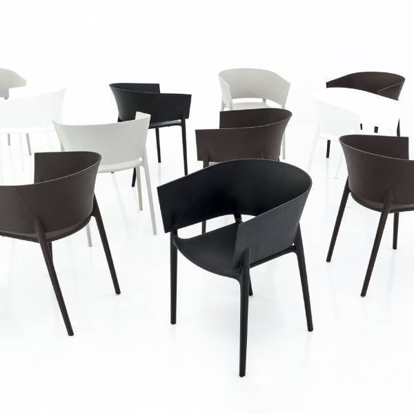 Кресло пластиковое Vondom Africa Basic черный