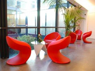 Кресло пластиковое Miss Petra