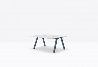 Стол ламинированный с каналом для протяжки проводов Arki-Table Desk