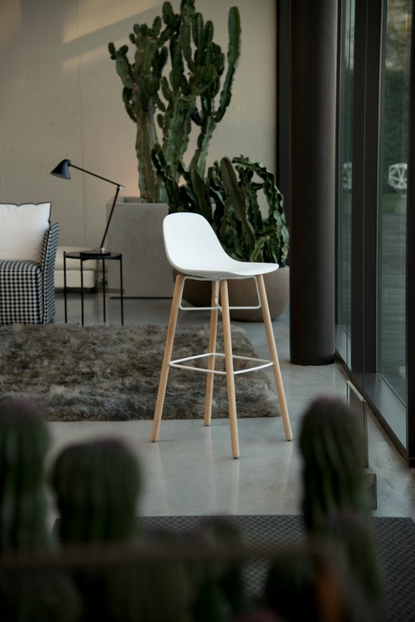 Стул барный пластиковый Chairs & More Babah W-SG-80