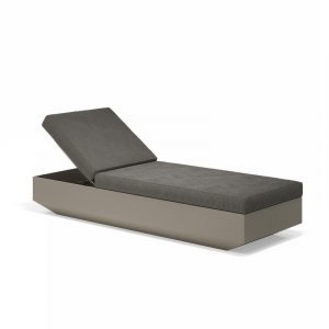Vela Basic Лежак пластиковый с матрасом