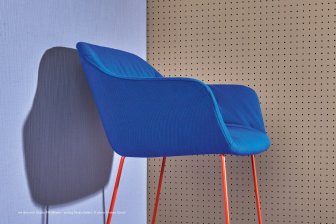 Кресло на полозьях с обивкой Babila XL
