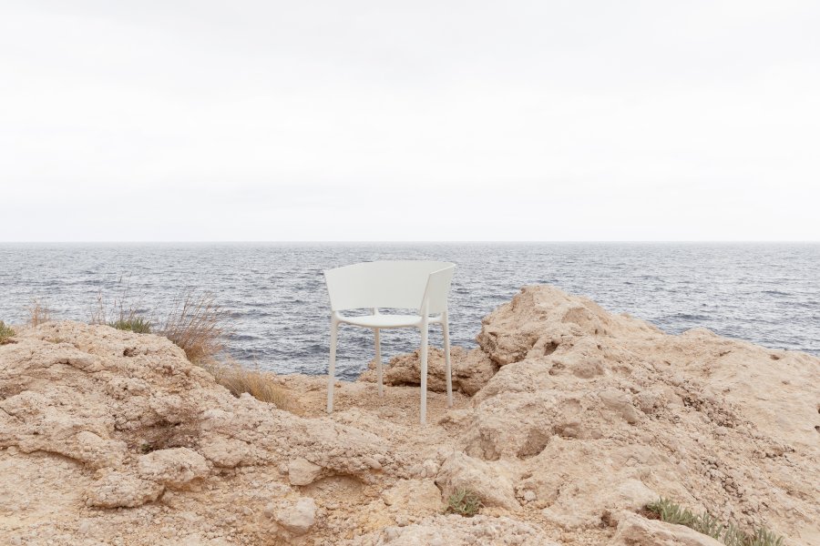 Кресло пластиковое Vondom Africa Basic белый