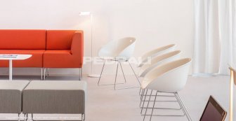 Кресло пластиковое на полозьях Gliss