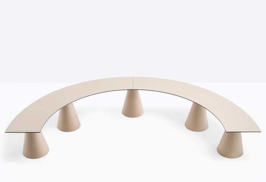 Скамейка полукруглая пластиковая Ikon Bench
