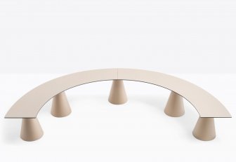 Скамейка полукруглая пластиковая Ikon Bench