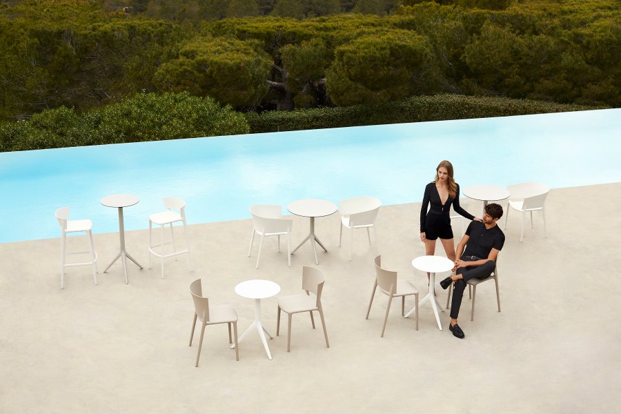 Стул пластиковый барный Vondom Africa Basic белый