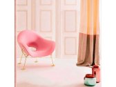 Кресло лаунж пластиковое Qeeboo Pupa Brass Base IN металл, полиэтилен латунь, розовый Фото 6